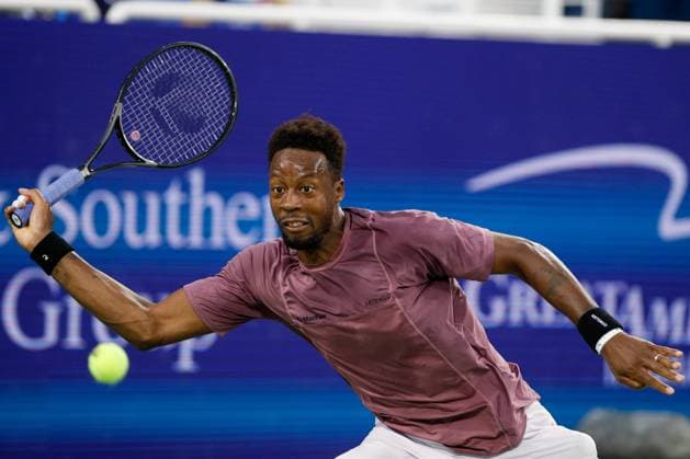 CINCINNATI, OH - AUGUST 15: Gael Monfils of France hits a forehand during the second round of the Cincinnati Open on August 15, 2024, at Lindner Family Tennis Center in Mason, OH. (Photo by Ian Johnson Icon Sportswire) TENNIS: AUG 15 Cincinnati Open EDITORIAL USE ONLY Icon240815024