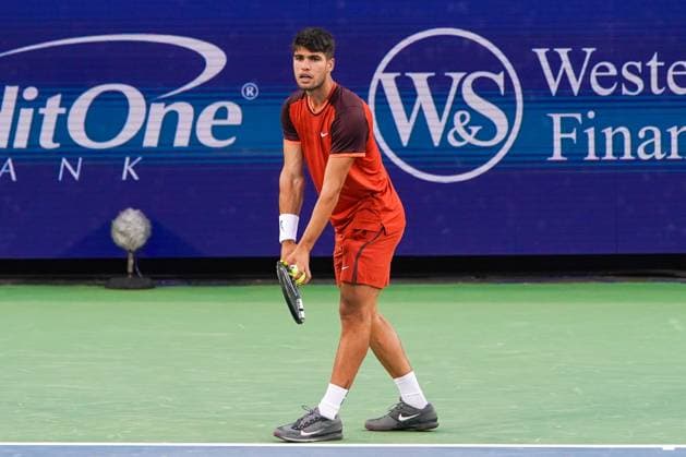 August 15, 2024, Mason, Ohio, USA: Carlos Alcaraz (ESP) serves to Gael Monfils (not pictured)during the mens singles second round of the 2024 Cincinnati Open at Lindner Family Tennis Center. Mason USA - ZUMAw109 20240815_fap_w109_025 Copyright: xDebbyxWongx
