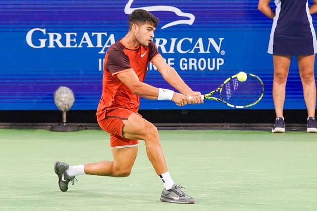 August 15, 2024, Mason, Ohio, USA: Carlos Alcaraz (ESP) returns a shot to Gael Monfils (not pictured)during the mens singles second round of the 2024 Cincinnati Open at Lindner Family Tennis Center. Mason USA - ZUMAw109 20240815_fap_w109_026 Copyright: xDebbyxWongx
