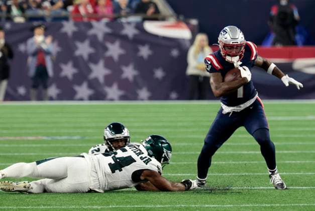 Bilder des Jahres 2024, Sport 08 August Sport Themen der Woche KW33 Sport Bilder des Tages FOXBOROUGH, MA - AUGUST 15: New England Patriots wide receiver JaÕLynn Polk (1) breaks free during a preseason game between the New England Patriots and the Philadelphia Eagles on August 15, 2024, at Gillette Stadium in Foxborough, Massachusetts. (Photo by Fred Kfoury III Icon Sportswire) NFL, American Football Herren, USA AUG 15 Preseason Eagles at Patriots EDITORIAL USE ONLY Icon482240815022