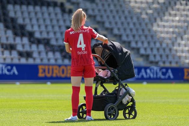 Meret Felde SC Freiburg, 04 , baby carriages on grass, Dreisamstadion, SC Freiburg, motherhood and womens soccer, empty stands, symbolism of young talent and womens soccer, quiet atmosphere, no spectators, connection between sport and family, womens soccer, stadium, motherhood in sport, importance of women in soccer, family values, sporting context Media Day in the 2024 2025 season at SC Freiburg Frauen Copyright: xArnexAmbergx