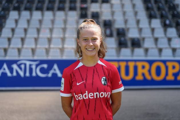 Nia Szenk SC Freiburg, 13 Media Day in the 2024 2025 season with SC Freiburg Women Copyright: xArnexAmbergx