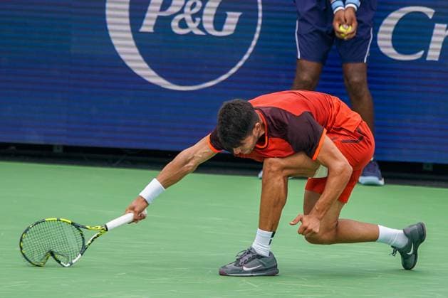 Bilder des Jahres 2024, Sport 08 August Sport Themen der Woche KW33 Sport Bilder des Tages August 16, 2024, Mason, Ohio, USA: Carlos Alcaraz (ESP) reacts after a missed shot against Gael Monfils (FRA) (not pictured) during the mens singles round of the 2024 Cincinnati Open at Lindner Family Tennis Center. Mason USA - ZUMAw109 20240816_fap_w109_006 Copyright: xDebbyxWongx