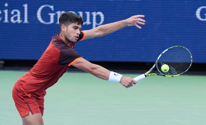 August 16, 2024: Carlos Alcaraz (ESP) loses to Gael Monfils (FRA) 4-6, 7-6, 6-4, at the Cincinnati Open being played at Lindner Family Tennis Center in Mason, Ohio, {USA} Ã‚ Tennisclix Cal Media Mason USA - ZUMAc04_ 20240816_zma_c04_029 Copyright: xLesliexBillmanx
