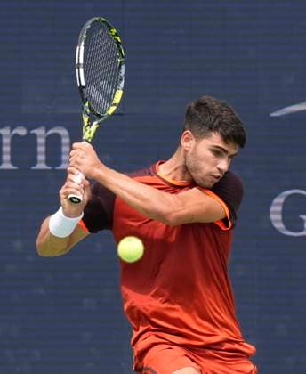 August 16, 2024: Carlos Alcaraz (ESP) loses to Gael Monfils (FRA) 4-6, 7-6, 6-4, at the Cincinnati Open being played at Lindner Family Tennis Center in Mason, Ohio, {USA} Ã‚ Tennisclix Cal Media Mason USA - ZUMAc04_ 20240816_zma_c04_034 Copyright: xLesliexBillmanx