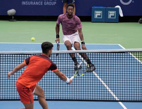 August 16, 2024: Gael Monfils (FRA) defeated Carlos Alcaraz (ESP) 4-6, 7-6, 6-4, at the Cincinnati Open being played at Lindner Family Tennis Center in Mason, Ohio. Ã‚ Tennisclix CSM Mason USA - ZUMAc04_ 20240816_zma_c04_042 Copyright: xLesliexBillmanx