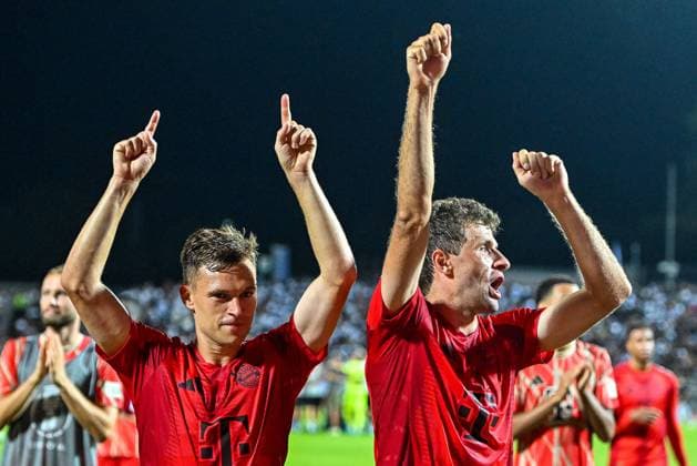 GER, DFB Pokal, SSV Ulm 1846 vs FC Bayern München 16 08 2024, Donaustadion, Ulm, GER, DFB Pokal, SSV Ulm 1846 vs FC Bayern München, in the picture cheering after the match, Joshua Kimmich Bayern Muenchen, 6 , Thomas Müller Mueller Bayern Muenchen, 25 nordphotoxGmbHx xHafner nph00200