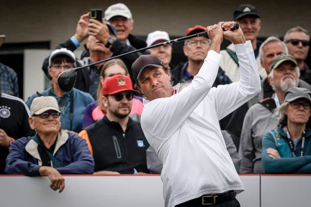August 16, 2024, Calgary, Ab, CANADA: Canada s Stephen Ames hits from the first tee during the PGA, Golf Herren Tour Champions golf event in Calgary, Alta., Friday, Aug. 16, 2024. Stephen Ames  - ZUMAc35_ 20240816_zaf_c35_085 Copyright: xJeffxMcintoshx