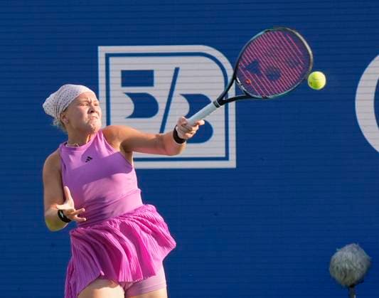 August 16, 2024: Diana Shnaider loses to Leylah Fernandez (CAN) 6-1, 6-4 at the Cincinnati Open being played at Lindner Family Tennis Center in Mason, Ohio, {USA} Ã‚ Tennisclix Cal Media Mason USA - ZUMAc04_ 20240816_zma_c04_061 Copyright: xLesliexBillmanx