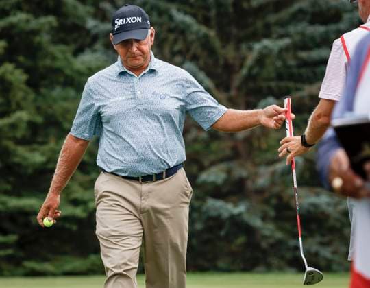 August 16, 2024, Calgary, Ab, CANADA: Scott Parel, of the United States, hands his putter to his caddie on the seventh green during the PGA, Golf Herren Tour Champions golf event in Calgary, Alta., Friday, Aug. 16, 2024. Scott Parel  - ZUMAc35_ 20240816_zaf_c35_096 Copyright: xJeffxMcintoshx