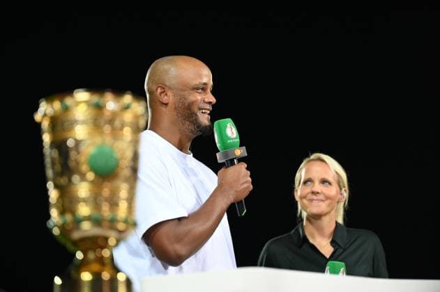 GER, BW, Ulm, DFB Pokal match first round, SSV Ulm 1846 Fussball vs FC Bayern Muenchen in Donaustadion, 16 08 24, f l Vincent Kompany Coach FC Bayern Muenchen , Katja Streso TV Moderator , in Interview DFL DFB regulations prohibit any use of photographs as image sequences and or quasi video, Copyright: