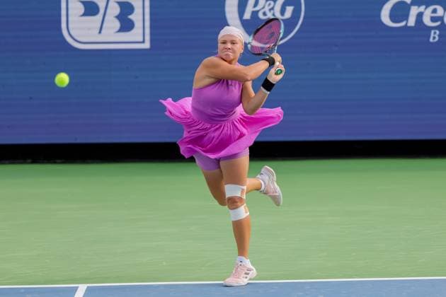 August 16, 2024, Mason, Ohio, U.S: Diana Shnaider (RUS) hits a two-handed backhand during Fridays Round of Sixteen at the Cincinnati Open at the Lindner Family Tennis Center. Mason U.S - ZUMAs304 20240816_zaf_s304_164 Copyright: xScottxStuartx