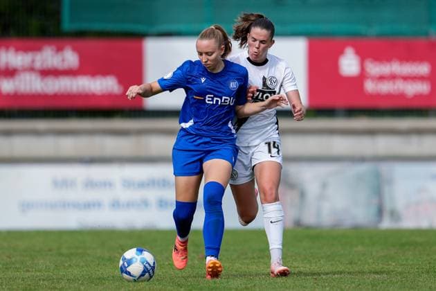 Sport Themen der Woche KW33 Sport Bilder des Tages v.li.: Lisa Drexler (KSC, 27), Lilli Berwind (SVE, 14), Zweikampf, Spielszene, Duell, duel, tackle, tackling, Dynamik, Action, Aktion, 17.08.2024, Bruchsal (Deutschland), Fussball, DFB-Pokal der Frauen, 1. Runde, Karlsruher SC - SV 07 Elversberg, 17.08.2024, Bruchsal (Deutschland), Fussball, DFB-Pokal der Frauen, 1. Runde, Karlsruher SC - SV 07 Elversberg, DFB DFL REGULATIONS PROHIBIT ANY USE OF PHOTOGRAPHS AS IMAGE SEQUENCES AND OR QUASI-VIDEO. *** v li Lisa Drexler KSC, 27 , Lilli Berwind SVE, 14 , duel, duel, tackle, tackling, dynamics, action, action, 17 08 2024, Bruchsal Germany , Football, Womens DFB Cup, 1 round, Karlsruher SC SV 07 Elversberg, 17 08 2024, Bruchsal Germany , Football, Womens DFB Cup, 1 round, Karlsruher SC SV 07 Elversberg, DFB DFL REGULATIONS PROHIBIT ANY USE OF PHOTOGRAPHS AS IMAGE SEQUENCES AND OR QUASI VIDEO xozx