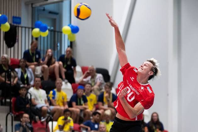 240817 Switzerlands Lars Migge during the mens European Championship qualifying volleyball match between Sweden and Switzerland on August 17, 2024 in Habo  Copyright: AXELxBOBERG BB240817AX018