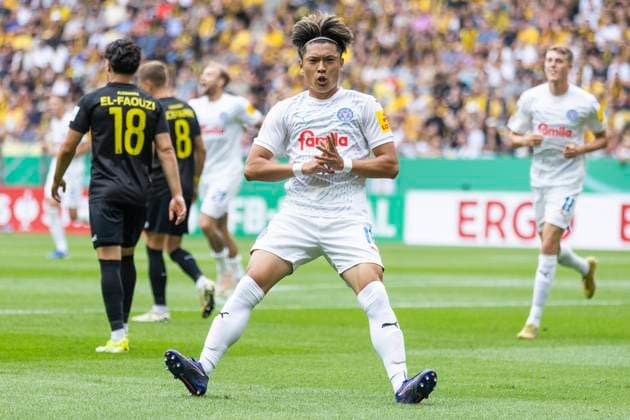 Sport Themen der Woche KW33 Sport Bilder des Tages NO SALE S IN JAPAN! Shuto Machino (Holstein Kiel, 18) jubelt nach seinem Tor zur 1:0 Fuehrung. Aachen, Fussball DFB-Pokal 1. Runde, Runde 1, Alemannia Aachen - Holstein Kiel, 17.08.2024, Tivoli, Aachen. DFB regulations prohibit any use of photographs as image sequences and or quasi-video *** NO SALE S IN JAPAN Shuto Machino Holstein Kiel, 18 cheers after his goal to lead Aachen 1 0, Football DFB Pokal 1 Runde, Runde 1, Alemannia Aachen Holstein Kiel, 17 08 2024, Tivoli, Aachen DFB regulations prohibit any use of photographs as image sequences and or quasi video
