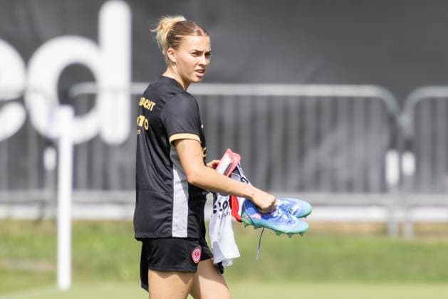 Eintracht Frankfurt 1 FC Nürnberg, Test match Laura Freigang Eintracht Frankfurt, 10 first takes a seat on the substitutes bench Test match between Eintracht Frankfurt Women and 1 FC Nürnberg on August 17, 2024 in Frankfurt , Frankfurt am Main Hessen Germany Deutsche Bank Park