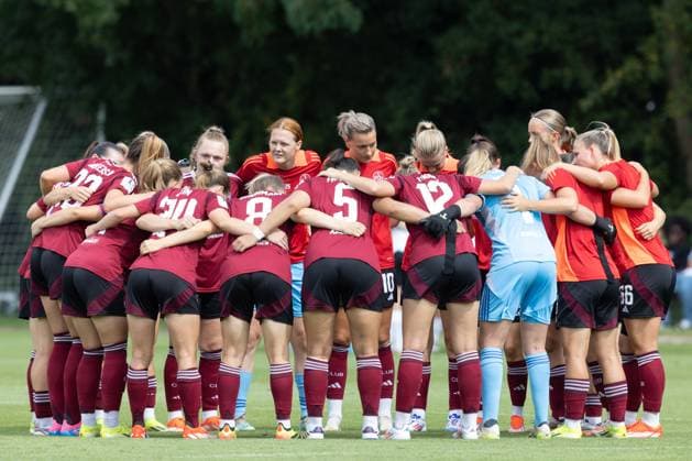 Eintracht Frankfurt 1 FC Nürnberg, Test match team circle of the women of 1 FC Nürnberg before the start of the match Test match between Eintracht Frankfurt Women and 1 FC Nürnberg on August 17, 2024 in Frankfurt , Frankfurt am Main Hessen Germany Deutsche Bank Park