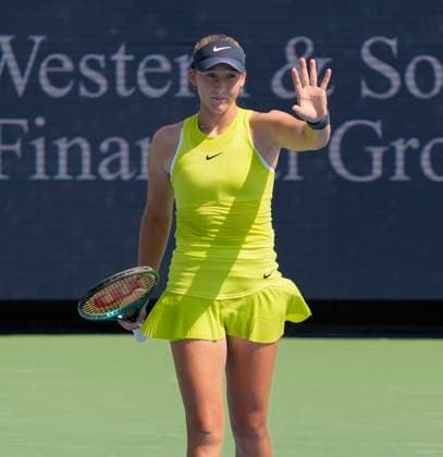 August 17, 2024: Mirra Andreeva loses to Iga Swiatek (POL) 4-6, 6-3, 7-5 at the Cincinnati Open being played at Lindner Family Tennis Center in Mason, Ohio, {USA} Ã‚ Tennisclix Cal Media Mason USA - ZUMAc04_ 20240817_zma_c04_045 Copyright: xLesliexBillmanx