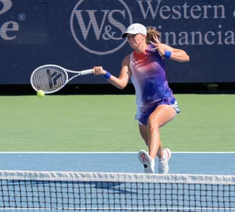 August 17, 2024: Iga Swiatek (POL) defeated Mirra Andreeva 4-6, 6-3, 7-5, at the Cincinnati Open being played at Lindner Family Tennis Center in Mason, Ohio. Ã‚ Tennisclix CSM Mason USA - ZUMAc04_ 20240817_zma_c04_067 Copyright: xLesliexBillmanx