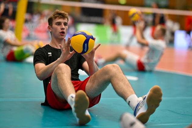 VOLLEYBALL - CEV EuroVolley 2026 quali HARTBERG,AUSTRIA,17.AUG.24 - VOLLEYBALL - CEV EuroVolley 2026, men, qualification, OEVV international match, Länderspiel, Nationalmannschaft Austria vs Azerbaijan. Image shows Richard Hensel (AUT) during warm-up.  GEPAxpictures xAvnixRetkoceri