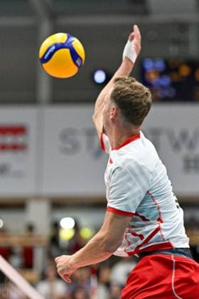 VOLLEYBALL - CEV EuroVolley 2026 quali HARTBERG,AUSTRIA,17.AUG.24 - VOLLEYBALL - CEV EuroVolley 2026, men, qualification, OEVV international match, Länderspiel, Nationalmannschaft Austria vs Azerbaijan. Image shows Alexander Berger (AUT) during warm-up.  GEPAxpictures xAvnixRetkoceri
