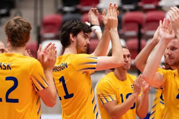 240817 Swedens Patrik Johansson is depressed after the volleyball match in the mens European Championship qualifier between Sweden and Switzerland on August 17, 2024 in Habo  Copyright: AXELxBOBERG BB240817AX073