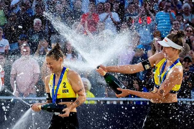 THE HAGUE - Svenja Muller and Cinja Tillmann (GER) after winning the final (w) of the 2024 European Beach volleyball, Beachvolleyball Championships. ANP SANDER KONING xVIxANPxSportx xxANPxIVx 506186055 originalFilename: 506186055.jpg