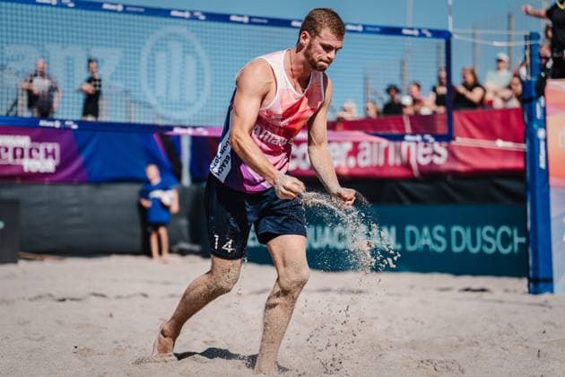 Beach volleyball men Allianz German Beach Tour 2024 Tourstop Kühlungsborn 2 17 08 2024 Luis Henrichs gets annoyed Kühlungsborn Beach at the pier Mecklenburg Western Pomerania Germany