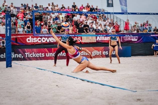 Beach volleyball women Allianz German Beach Tour 2024 Tourstop Kühlungsborn 2 18 08 2024 Janne Uhl plays the ball Kühlungsborn beach at the pier Mecklenburg Western Pomerania Germany