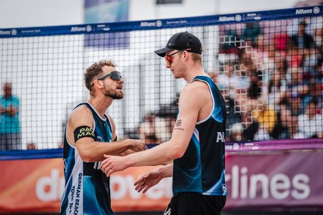Beach volleyball men Allianz German Beach Tour 2024 Tourstop Kühlungsborn 2 18 08 2024 f l Jonas Sagstetter and Philipp Huster Kühlungsborn Strand an der Seebrücke Mecklenburg Vorpommern Germany