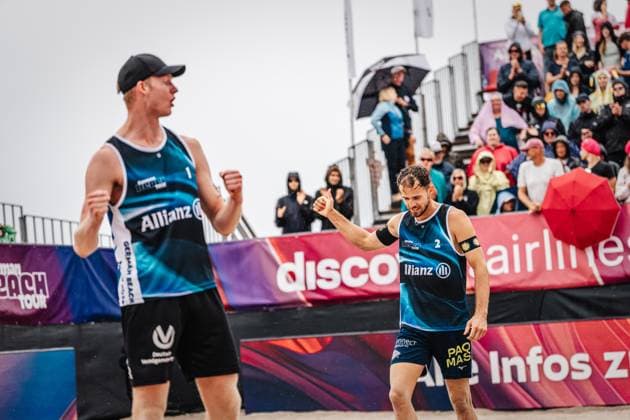 Beach volleyball men Allianz German Beach Tour 2024 Tour stop Kühlungsborn 2 18 08 2024 f l Philipp Huster and Jonas Sagstetter celebrate after winning the final Kühlungsborn beach at the pier Mecklenburg-Vorpommern Germany