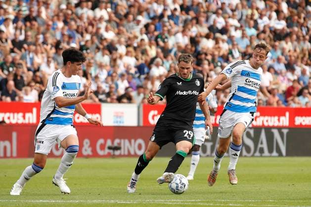 ZWOLLE - (l-r) Anselmo Garcia Mac Nulty of PEC Zwolle, Santiago Gimenez of Feyenoord, Nick Fichtinger of PEC Zwolle during the Dutch Eredivisie match between PEC Zwolle and Feyenoord at MAC3Park stadium on August 18, 2024 in Zwolle, Netherlands. ANP BART STOUTJESDIJK Dutch Eredivisie 2024 25 xVIxANPxSportx xxANPxIVx 506249982 originalFilename: 506249982.jpg