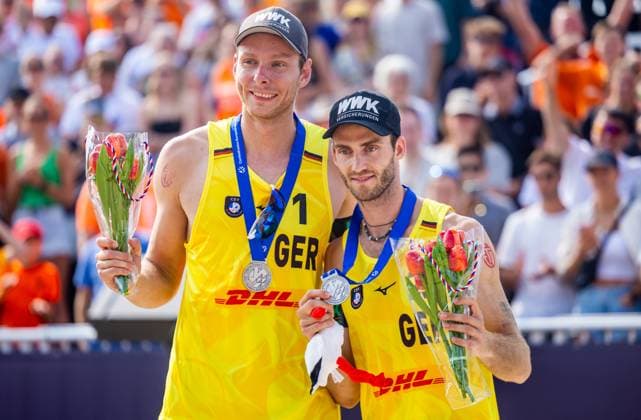 THE HAGUE - Nils Ehlers and Clemens Wickler from Germany with the silver medal at the 2024 European Beach volleyball, Beachvolleyball Championships. ANP IRIS VAN DEN BROEK xVIxANPxSportx xxANPxIVx 506253530 originalFilename: 506253530.jpg