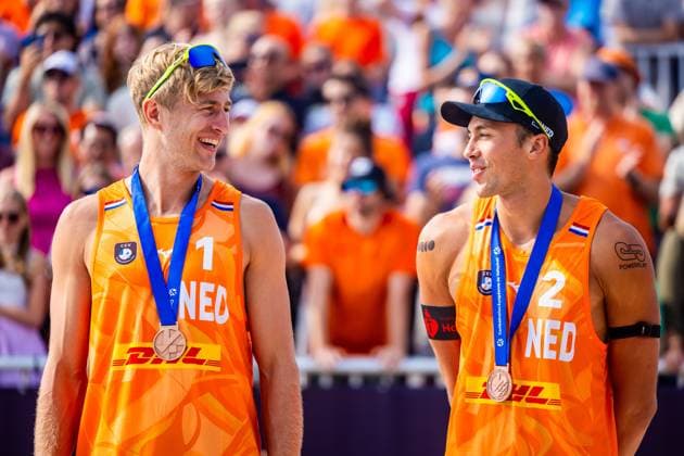 THE HAGUE - Steven van de Velde and Matthew Immers with the bronze medal at the 2024 European Beach volleyball, Beachvolleyball Championships. ANP IRIS VAN DEN BROEK xVIxANPxSportx xxANPxIVx 506253356 originalFilename: 506253356.jpg
