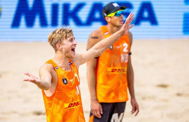 THE HAGUE - Steven van de Velde and Matthew Immers during the final for the bronze medal (m) of the 2024 European Beach volleyball, Beachvolleyball Championships. ANP IRIS VAN DEN BROEK xVIxANPxSportx xxANPxIVx 506247598 originalFilename: 506247598.jpg