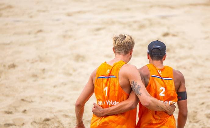 THE HAGUE - Steven van de Velde and Matthew Immers during the final for the bronze medal (m) of the 2024 European Beach volleyball, Beachvolleyball Championships. ANP IRIS VAN DEN BROEK xVIxANPxSportx xxANPxIVx 506247750 originalFilename: 506247750.jpg