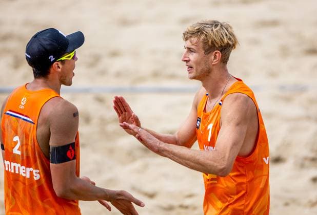 THE HAGUE - Steven van de Velde and Matthew Immers during the final for the bronze medal (m) of the 2024 European Beach volleyball, Beachvolleyball Championships. ANP IRIS VAN DEN BROEK xVIxANPxSportx xxANPxIVx 506247083 originalFilename: 506247083.jpg