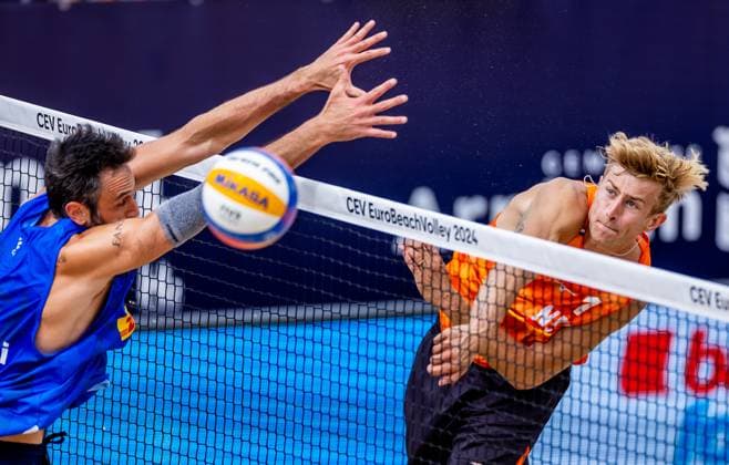 THE HAGUE - Steven van de Velde during the final for the bronze medal (m) of the 2024 European Beach volleyball, Beachvolleyball Championships. ANP IRIS VAN DEN BROEK xVIxANPxSportx xxANPxIVx 506247229 originalFilename: 506247229.jpg