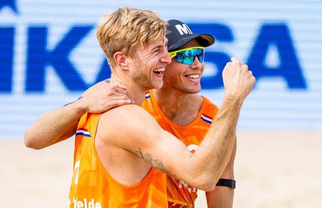 THE HAGUE - Steven van de Velde and Matthew Immers during the final for the bronze medal (m) of the 2024 European Beach volleyball, Beachvolleyball Championships. ANP IRIS VAN DEN BROEK xVIxANPxSportx xxANPxIVx 506246715 originalFilename: 506246715.jpg