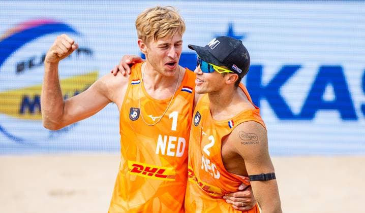 THE HAGUE - Steven van de Velde and Matthew Immers during the final for the bronze medal (m) of the 2024 European Beach volleyball, Beachvolleyball Championships. ANP IRIS VAN DEN BROEK xVIxANPxSportx xxANPxIVx 506246797 originalFilename: 506246797.jpg