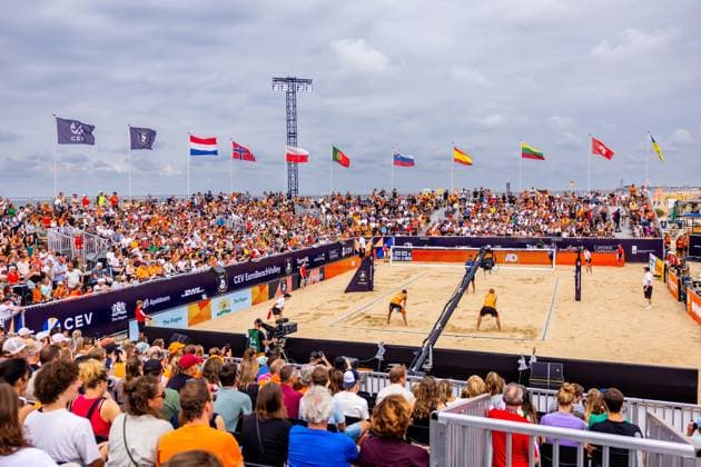 THE HAGUE - Steven van de Velde and Matthew Immers during the final for the bronze medal (m) of the 2024 European Beach volleyball, Beachvolleyball Championships. ANP IRIS VAN DEN BROEK xVIxANPxSportx xxANPxIVx 506247681 originalFilename: 506247681.jpg