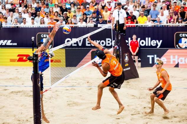 THE HAGUE - Steven van de Velde and Matthew Immers during the final for the bronze medal (m) of the 2024 European Beach volleyball, Beachvolleyball Championships. ANP IRIS VAN DEN BROEK xVIxANPxSportx xxANPxIVx 506247833 originalFilename: 506247833.jpg