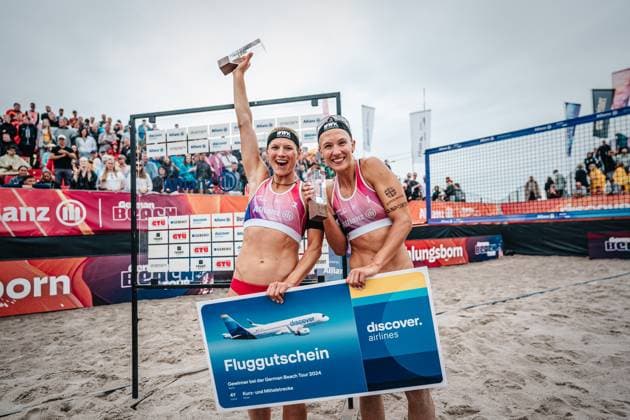 Beach volleyball women Allianz German Beach Tour 2024 Tourstop Kühlungsborn 2 18 08 2024 f l Kim van de Velde and Sandra Ittlinger win the tournament in Kühlungsborn Kühlungsborn beach at the pier Mecklenburg Western Pomerania Germany