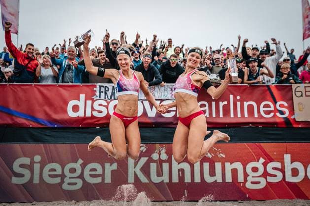 Beach volleyball women Allianz German Beach Tour 2024 Tourstop Kühlungsborn 2 18 08 2024 v l Sandra Ittlinger and Kim van de Velde win the tournament in Kühlungsborn Kühlungsborn beach at the pier Mecklenburg-Vorpommern Germany