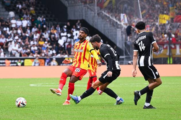 Angelo Fulgini ( 11 - Lens ) , Jordan LEFORT ( 21 - Angers ) and Yassin Belkhdim ( 14 - Angers ) during the Ligue 1 match between Angers SCO and RC Lens at Stade Raymond Kopa on August 18, 2024 in Angers, France. ( Photo by federico pestellini panoramic ) - FOOTBALL : Angers vs Lens - Ligue 1 - 18 08 2024 FedericoPestellini Panoramic 