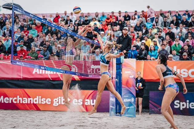 Beach volleyball women Allianz German Beach Tour 2024 Tourstop Kühlungsborn 2 18 08 2024 v l Sandra Ittlinger vs Paula Schürholz Kühlungsborn beach at the pier Mecklenburg Western Pomerania Germany