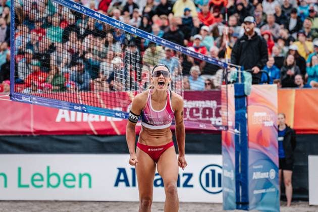 Beach volleyball women Allianz German Beach Tour 2024 Tourstop Kühlungsborn 2 18 08 2024 Sandra Ittlinger cheers Kühlungsborn beach at the pier Mecklenburg Vorpommern Germany