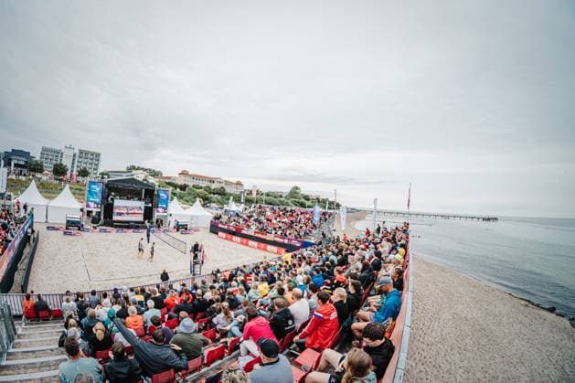Beach volleyball men Allianz German Beach Tour 2024 Tourstop Kühlungsborn 2 18 08 2024 The arena on the beach in Kühlungsborn Kühlungsborn Strand an der Seebrücke Mecklenburg Vorpommern Germany