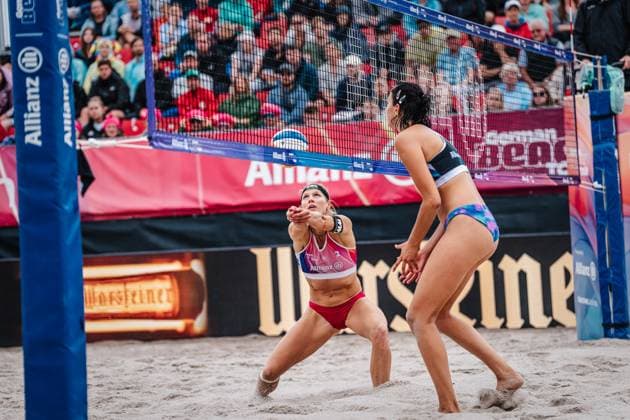 Beach volleyball women Allianz German Beach Tour 2024 Tourstop Kühlungsborn 2 18 08 2024 Kim van de Velde plays the ball Kühlungsborn Strand an der Seebrücke Mecklenburg Vorpommern Germany