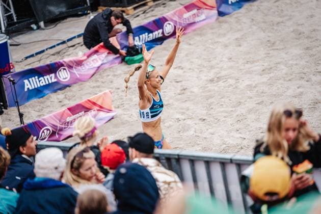 Beach volleyball women Allianz German Beach Tour 2024 Tourstop Kühlungsborn 2 18 08 2024 Paula Schürholz runs into the arena Kühlungsborn Strand an der Seebrücke Mecklenburg Vorpommern Germany